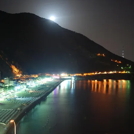 Vandrerhjem Chianalea - *